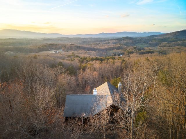 180 Cinnamon Bear, Mineral Bluff, GA 30559