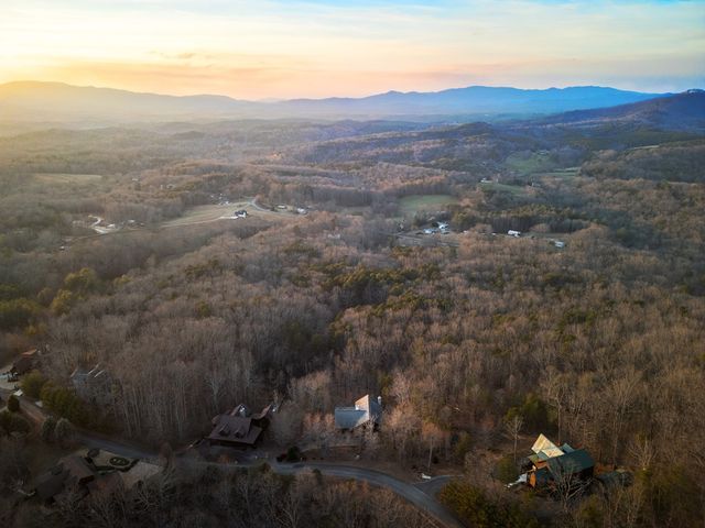 180 Cinnamon Bear, Mineral Bluff, GA 30559