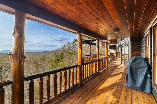 180 Cinnamon Bear, Mineral Bluff, GA 30559