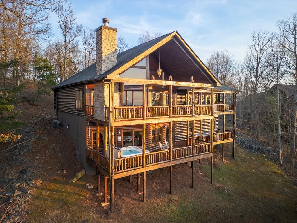 180 Cinnamon Bear, Mineral Bluff, GA 30559