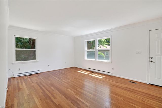 892 Don Rett CIR, Newport News, VA 23608