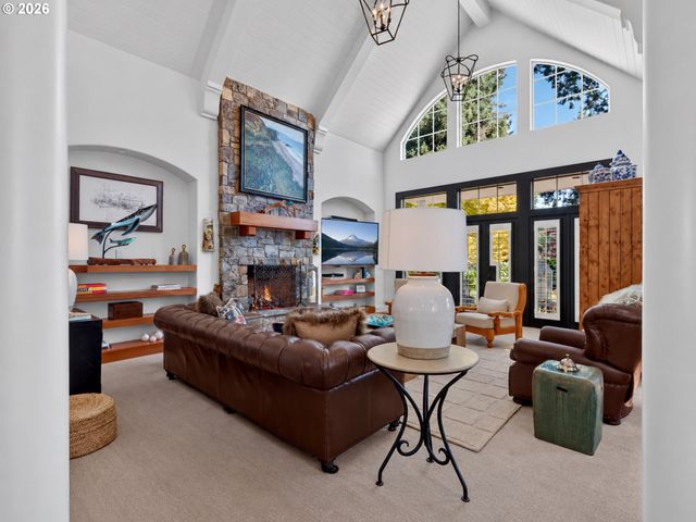 610 9TH St, Lake Oswego, OR 97034
