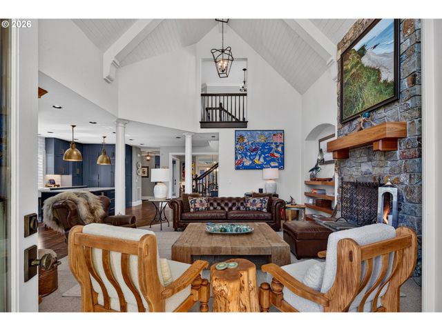 610 9TH St, Lake Oswego, OR 97034