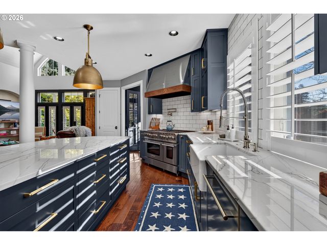 610 9TH St, Lake Oswego, OR 97034