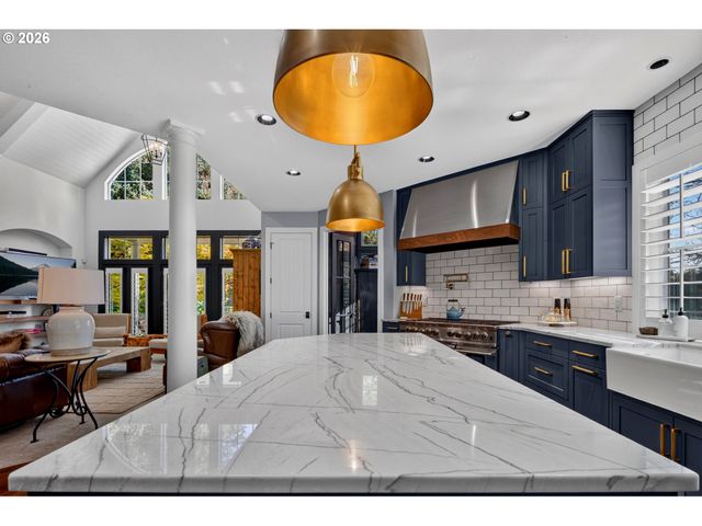 610 9TH St, Lake Oswego, OR 97034