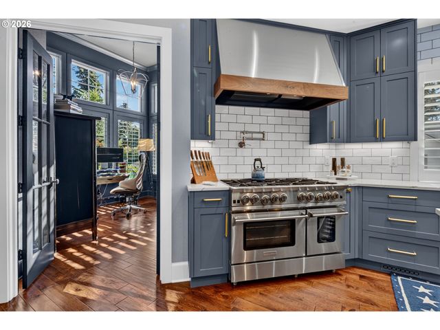 610 9TH St, Lake Oswego, OR 97034