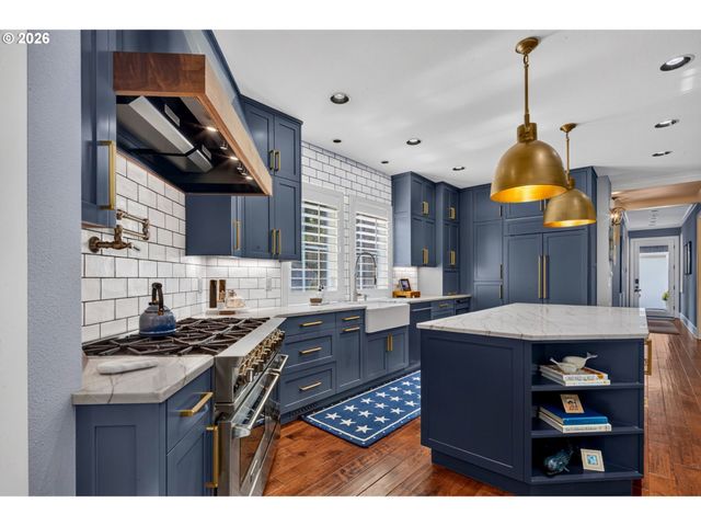 610 9TH St, Lake Oswego, OR 97034