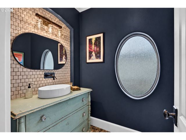 610 9TH St, Lake Oswego, OR 97034