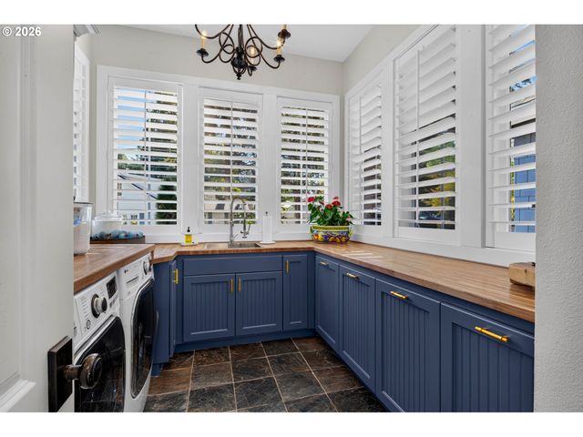 610 9TH St, Lake Oswego, OR 97034