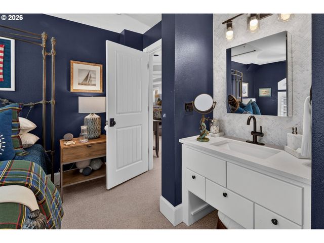 610 9TH St, Lake Oswego, OR 97034