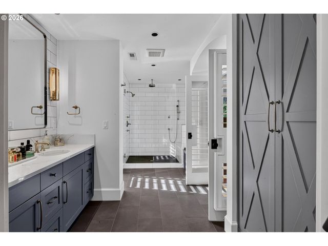 610 9TH St, Lake Oswego, OR 97034