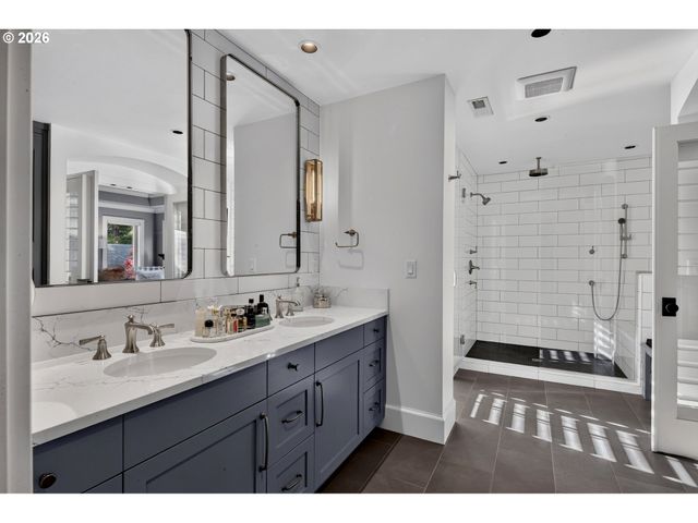 610 9TH St, Lake Oswego, OR 97034
