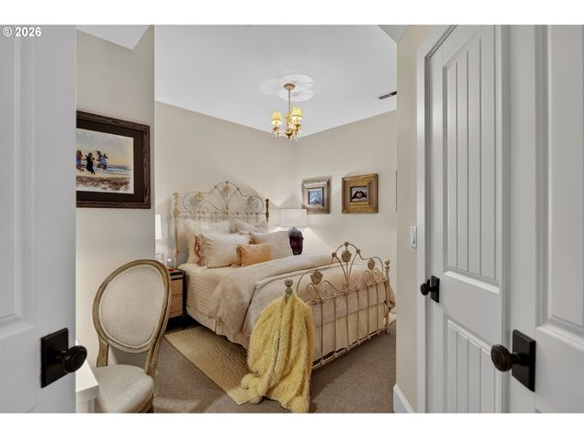 610 9TH St, Lake Oswego, OR 97034