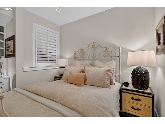 610 9TH St, Lake Oswego, OR 97034