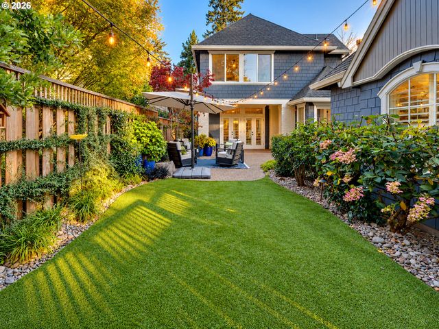 610 9TH St, Lake Oswego, OR 97034