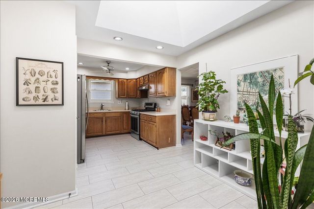 36 Lakeview Drive, Marlboro, NJ 07746