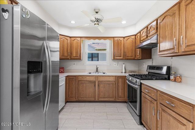 36 Lakeview Drive, Marlboro, NJ 07746