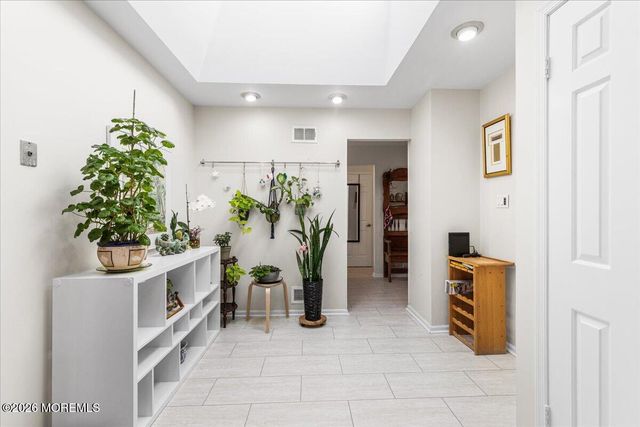 36 Lakeview Drive, Marlboro, NJ 07746