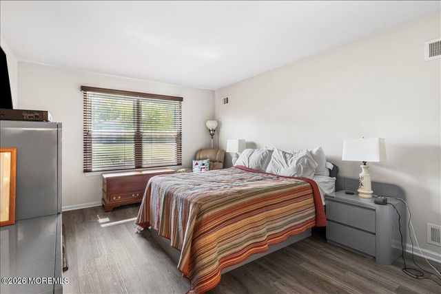 36 Lakeview Drive, Marlboro, NJ 07746
