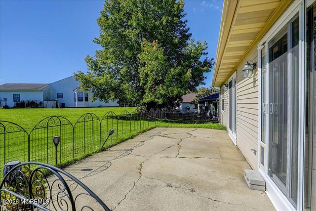36 Lakeview Drive, Marlboro, NJ 07746