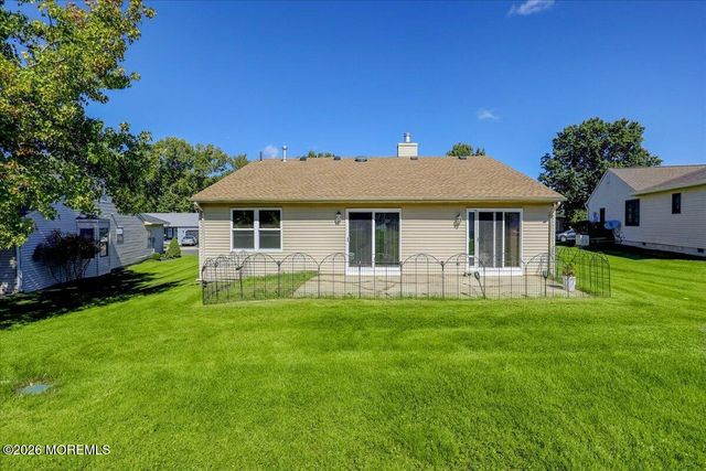 36 Lakeview Drive, Marlboro, NJ 07746