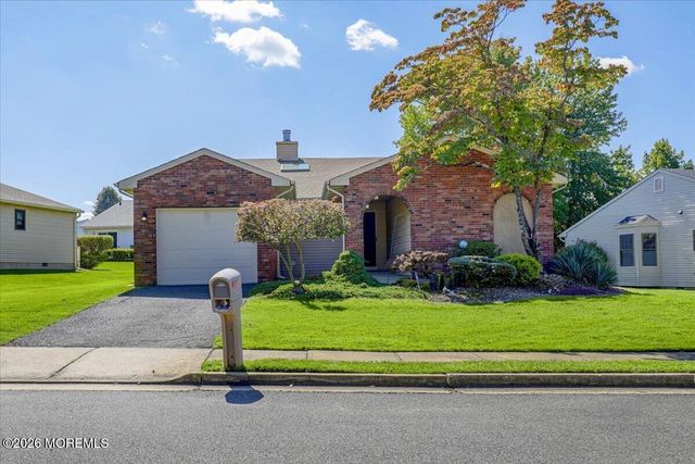 36 Lakeview Drive, Marlboro, NJ 07746