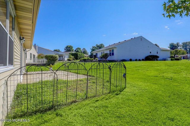 36 Lakeview Drive, Marlboro, NJ 07746