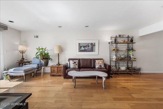 36 Lakeview Drive, Marlboro, NJ 07746