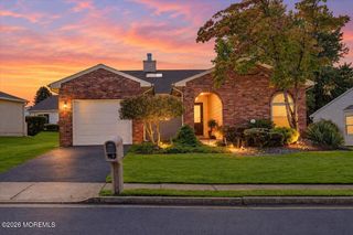 36 Lakeview Drive, Marlboro, NJ 07746