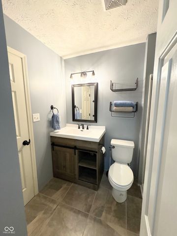 6922 Devinney Lane, Indianapolis, IN 46221