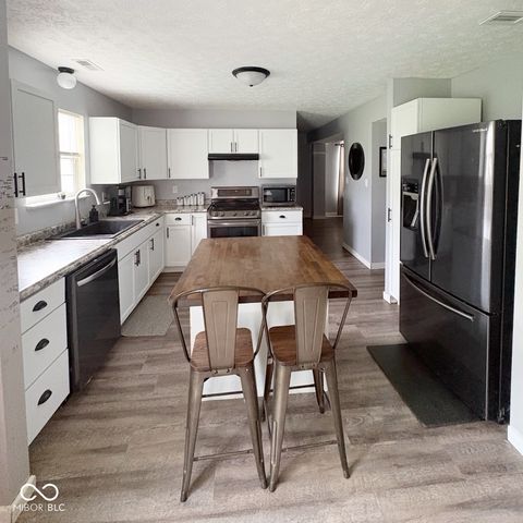 6922 Devinney Lane, Indianapolis, IN 46221