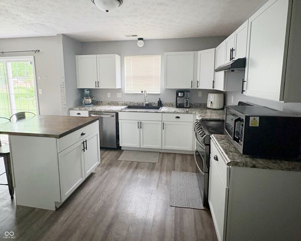 6922 Devinney Lane, Indianapolis, IN 46221