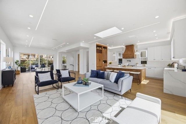 617 N Irena Avenue A, Redondo Beach, CA 90277