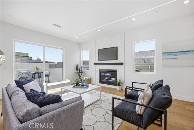 617 N Irena Avenue A, Redondo Beach, CA 90277