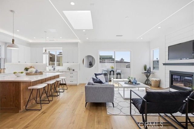 617 N Irena Avenue A, Redondo Beach, CA 90277