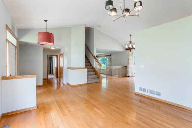8284 Ashford Road, Woodbury, MN 55125