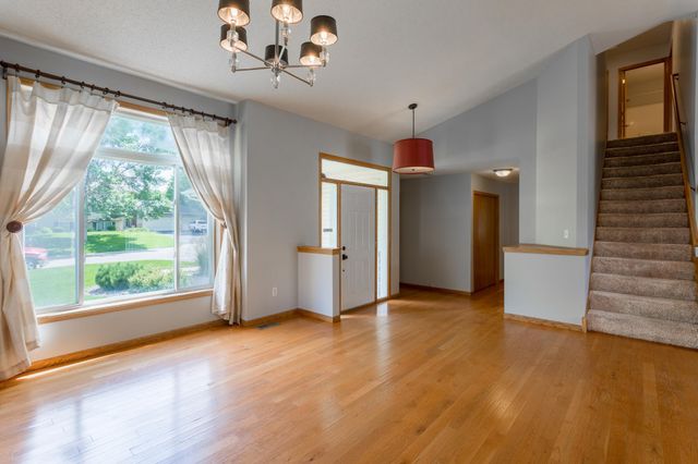 8284 Ashford Road, Woodbury, MN 55125