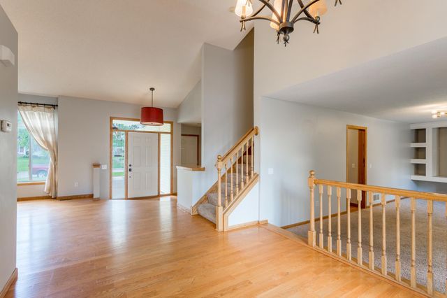 8284 Ashford Road, Woodbury, MN 55125