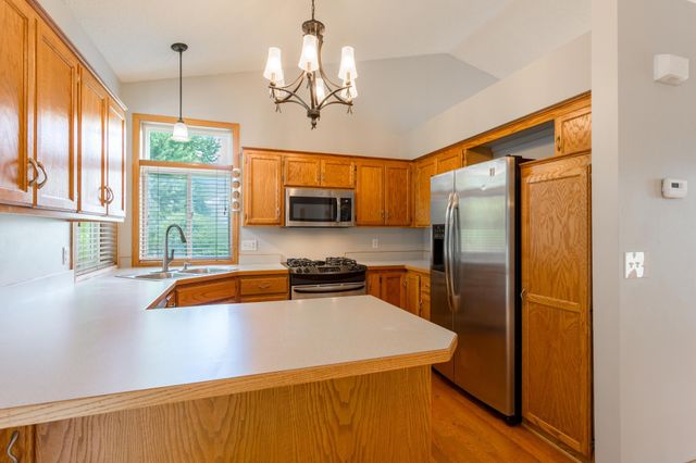 8284 Ashford Road, Woodbury, MN 55125