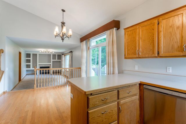 8284 Ashford Road, Woodbury, MN 55125