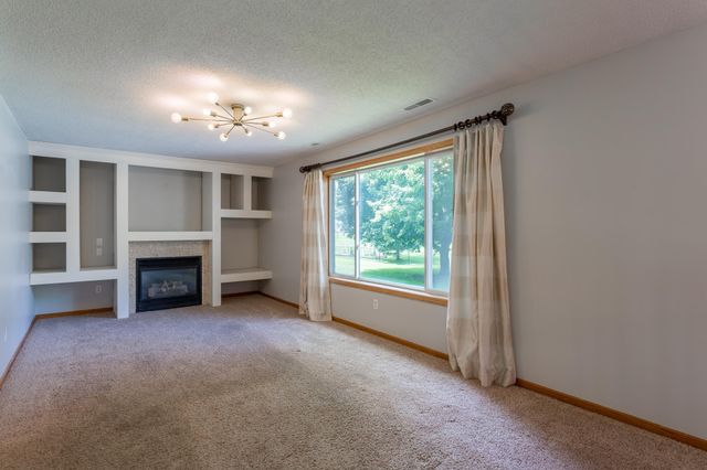 8284 Ashford Road, Woodbury, MN 55125