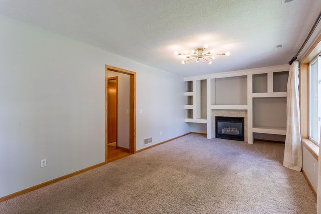 8284 Ashford Road, Woodbury, MN 55125