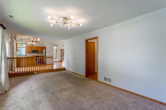 8284 Ashford Road, Woodbury, MN 55125