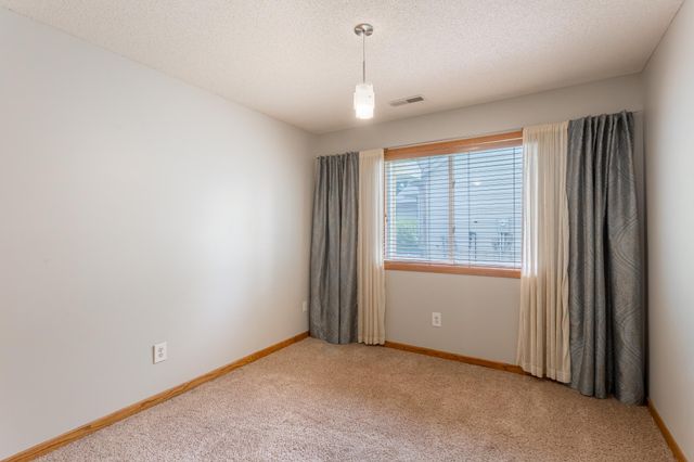 8284 Ashford Road, Woodbury, MN 55125