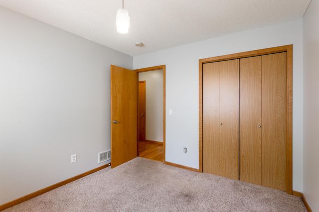 8284 Ashford Road, Woodbury, MN 55125