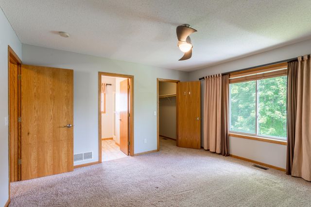 8284 Ashford Road, Woodbury, MN 55125