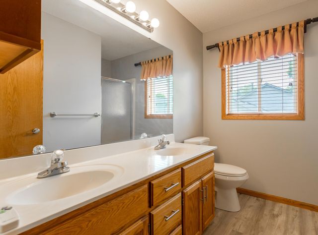8284 Ashford Road, Woodbury, MN 55125