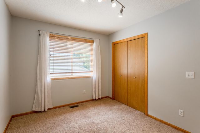 8284 Ashford Road, Woodbury, MN 55125