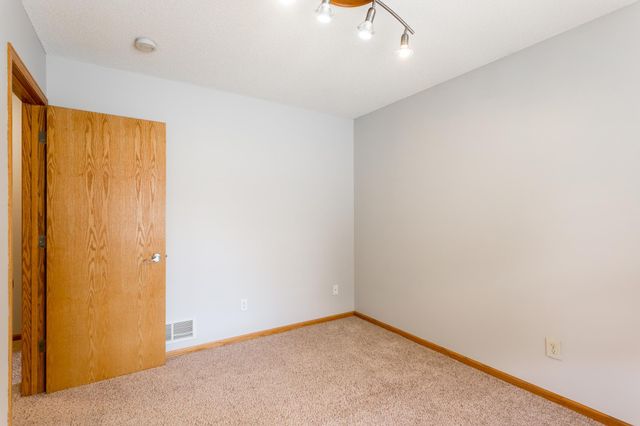 8284 Ashford Road, Woodbury, MN 55125
