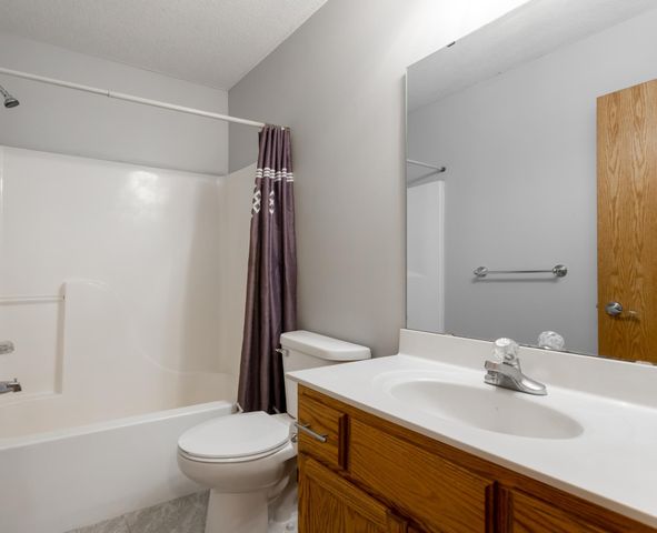 8284 Ashford Road, Woodbury, MN 55125
